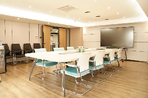 杭機(ji)股份總(zong)部辦公(gong)環境