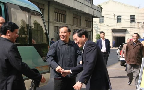 呂祖善(shan)省長來我(wo)集團公司(si)調研，加快(kuai)發展裝備(bei)制造業