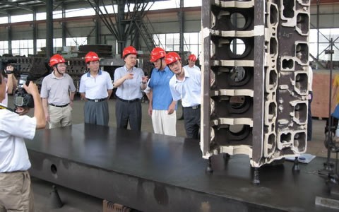 浙江(jiang)省常務副(fu)省長陳敏(min)爾視察杭(hang)機鑄造