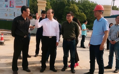 浦(pu)江縣委(wei)書記程(cheng)天雲視(shi)察杭機(ji)新廠區(qu)建設情(qing)況