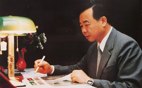 殚精竭慮(lü)四十載 鞠(ju)躬盡瘁杭(hang)機情 ——深切(qie)懷念鄭陽(yang)生廠長